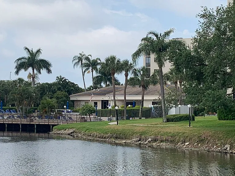 1324 Pasadena Ave S #206 — Photo 43