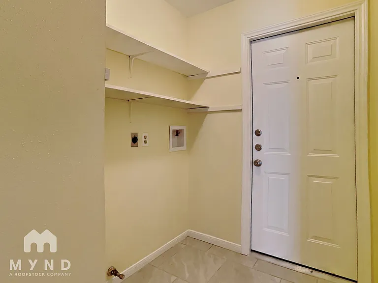 8111 Valeta Dr — Photo 12