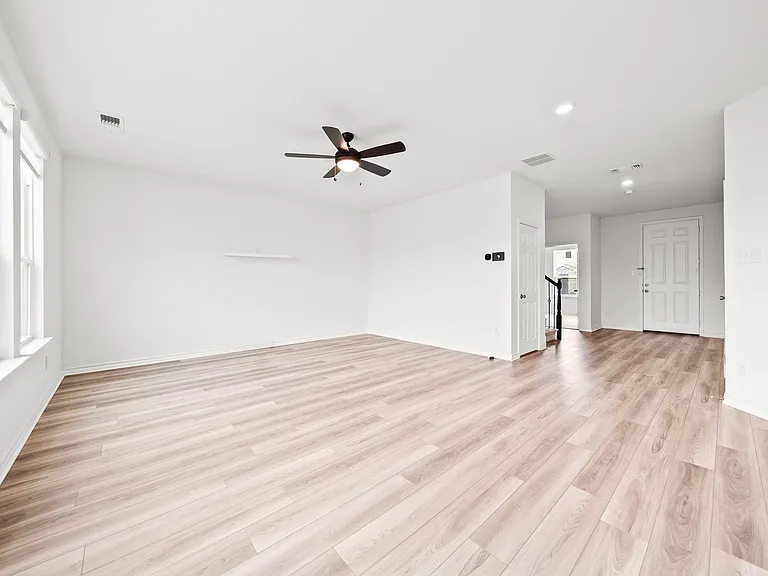 424 Princewood Dr — Photo 15