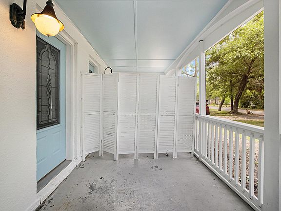 Screened-in front patio
