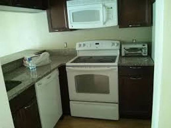 3rd image of 1251 The Pointe Dr