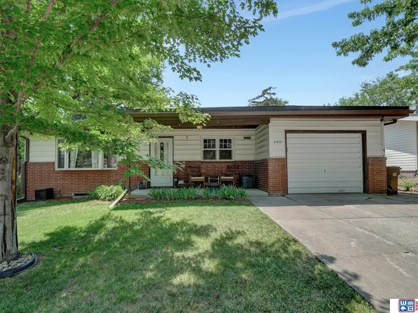 4401 S 47th St, Lincoln, NE 68516