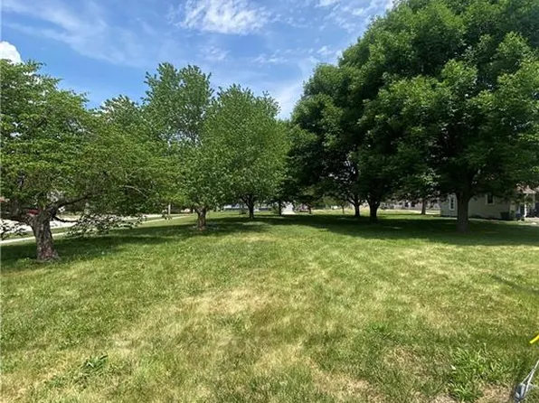 E 4th St, Cameron, MO 64429