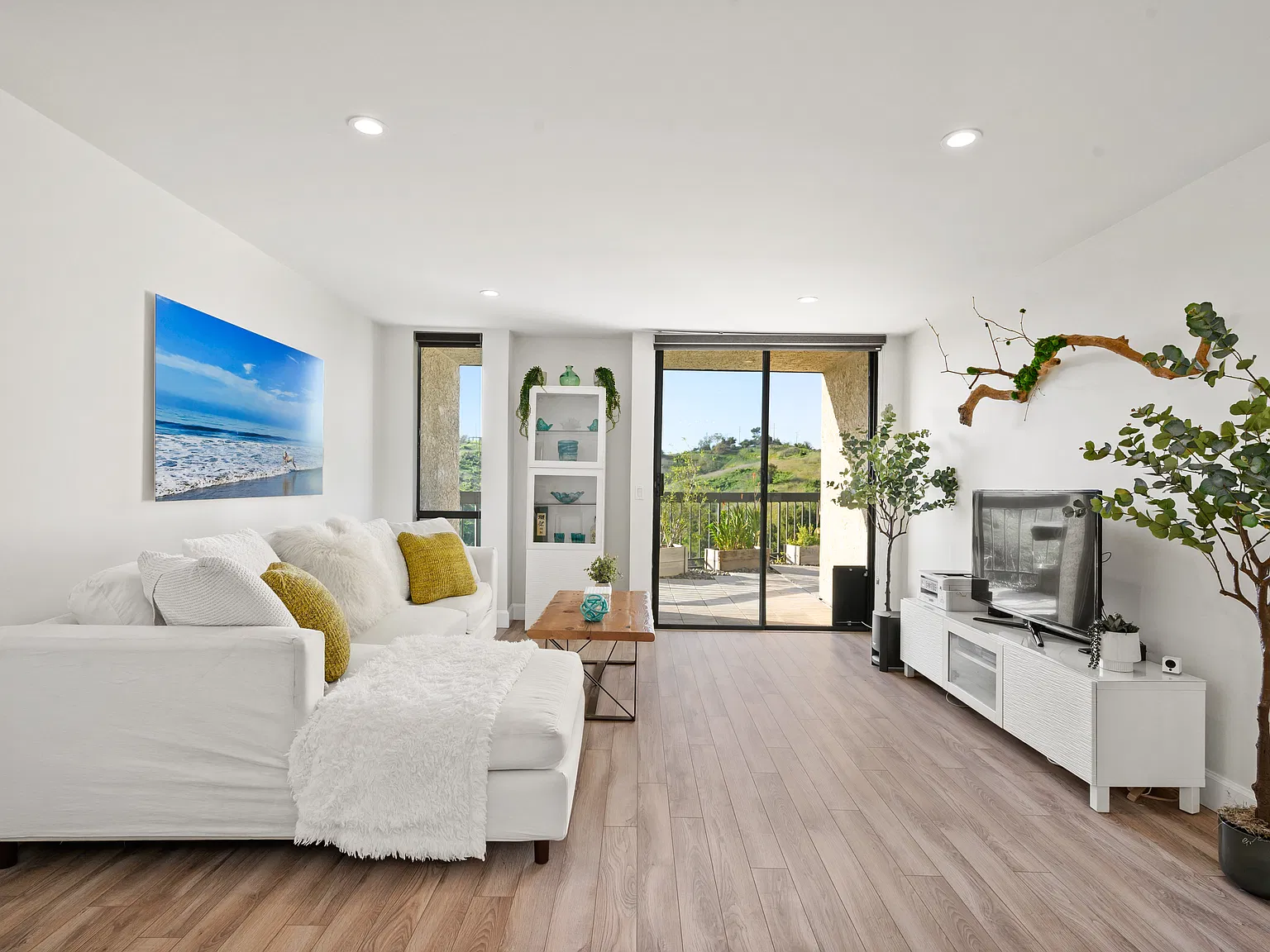 2 bed, 1023 sqft, $3,195 — Photo 1