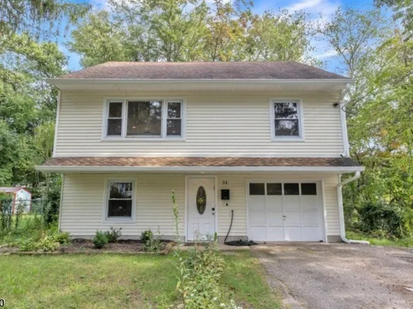 31 Toquet St, Wanaque Boro, NJ 07420