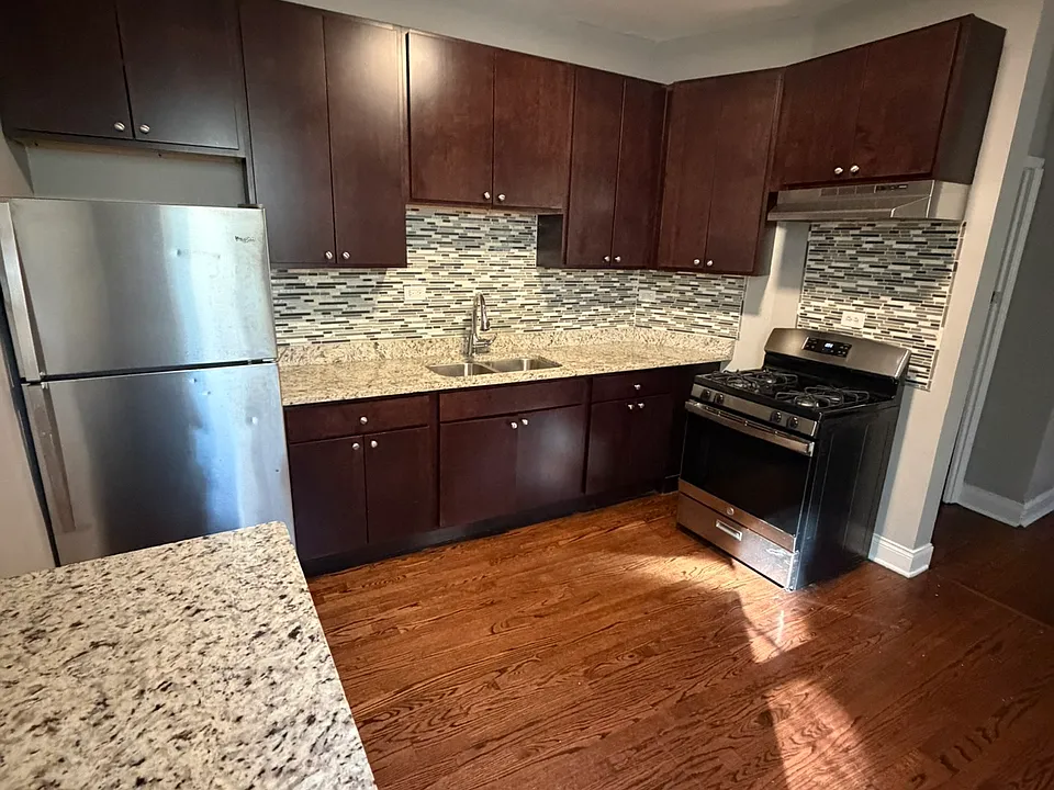 4556 S Prairie Ave #1