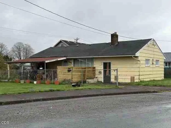 2407 10th St, Tillamook, OR 97141