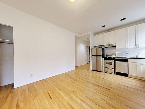 3rd image of 415 E 73rd St APT 6H