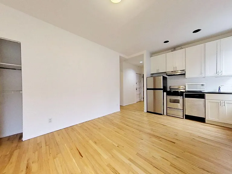 415 E 73rd St #6H — Photo 3