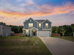 523 Windy Farm Dr, Fuquay Varina, NC 27526