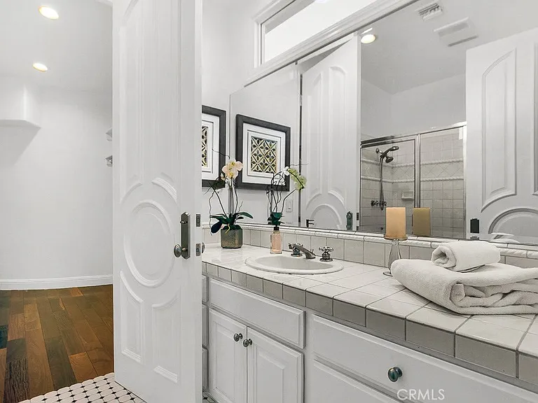 25504 Colette Way — Photo 32