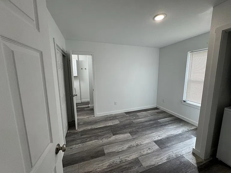 583 1/2 N Main St — Photo 7