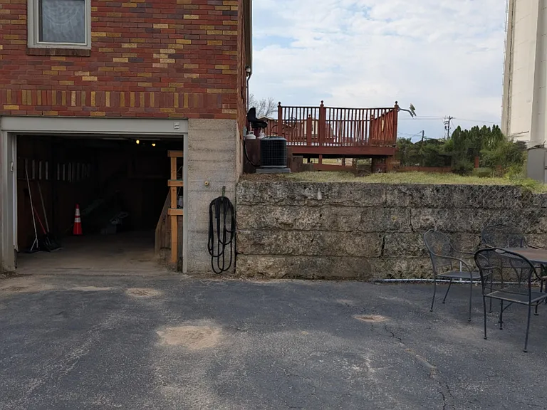 2221 Carter Rd — Photo 5