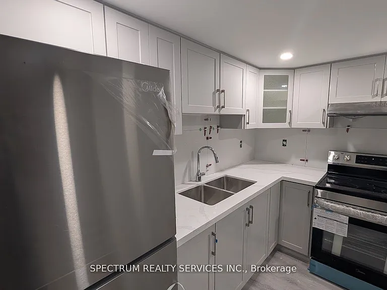 1525 Cranberry Cres #BASEMENT — Photo 3