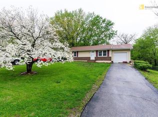 1904 N Hines Rd, Independence, MO 64058