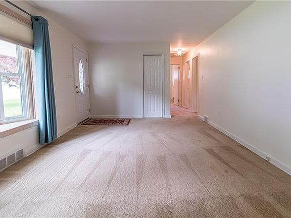5th image of 61 Meadowbrook Ave