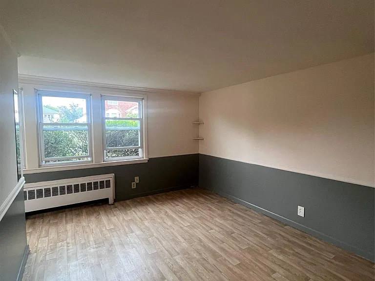 348 E Beech St #LOWER — Photo 3