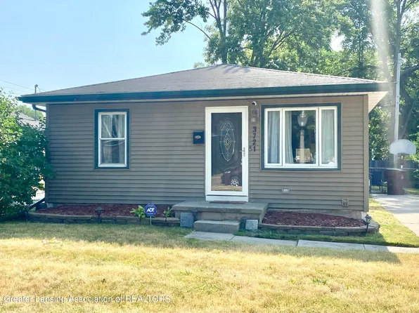 3721 Parkway Dr, Lansing, MI 48910