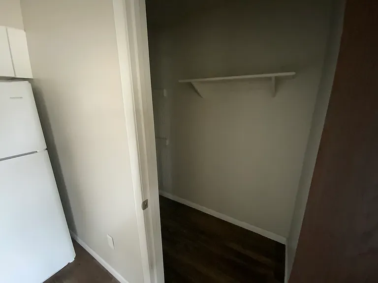1108 Cambridge Ct #10 — Photo 4