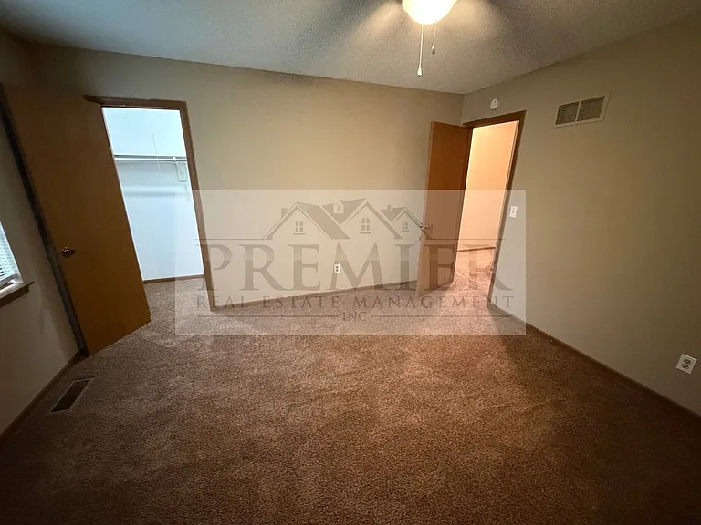 3 bd/1.5 ba townhome - 3556 NE Independence Ave, Lee's Summit, MO 64064 // Rent $1425 (end unit) — Photo 10