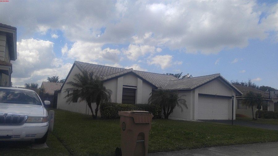 2nd image of 5921 Devon Ln