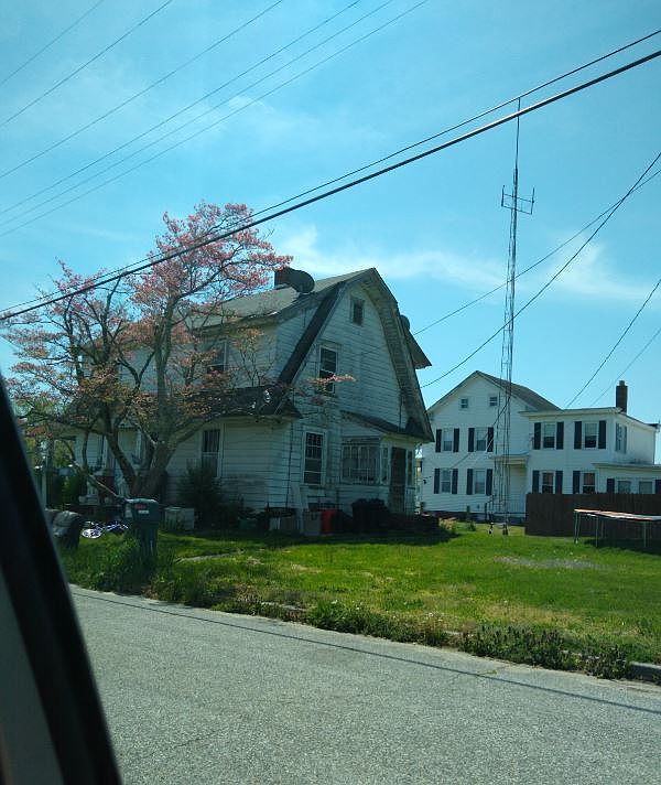 2nd image of 1730 Main St