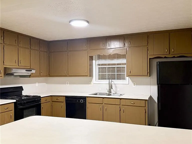 524 Julius Dr — Photo 7