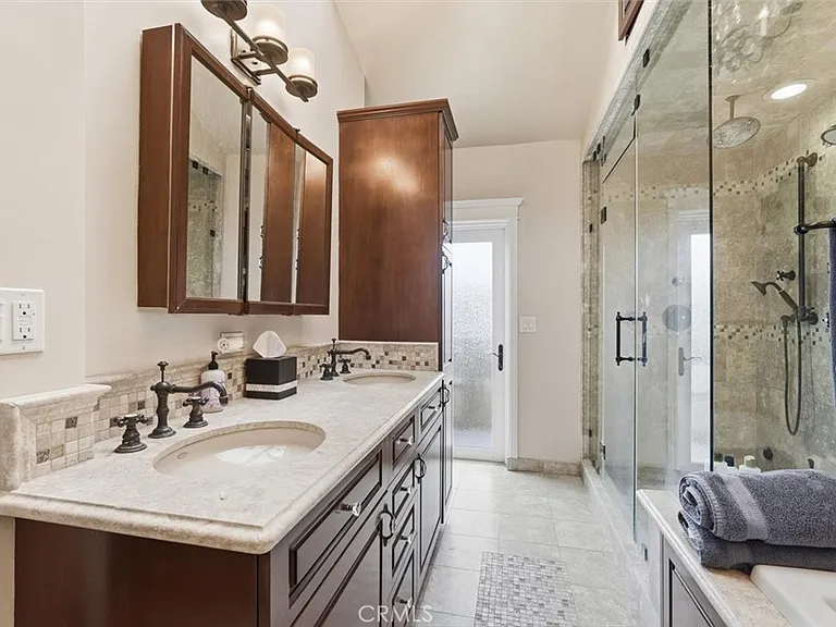 5348 Doris Way — Photo 21