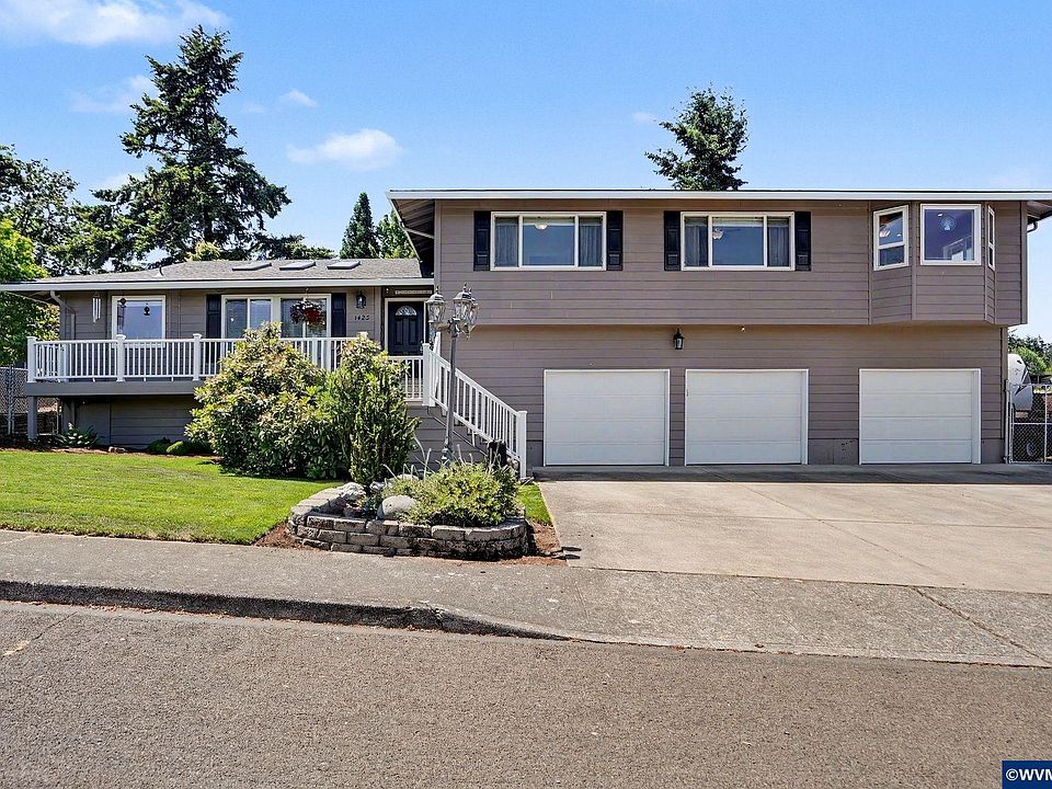 1st image of 1423 35th Ave NW