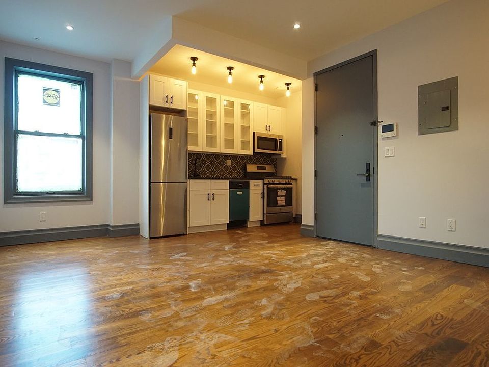 1st image of 264 Sullivan Pl #2