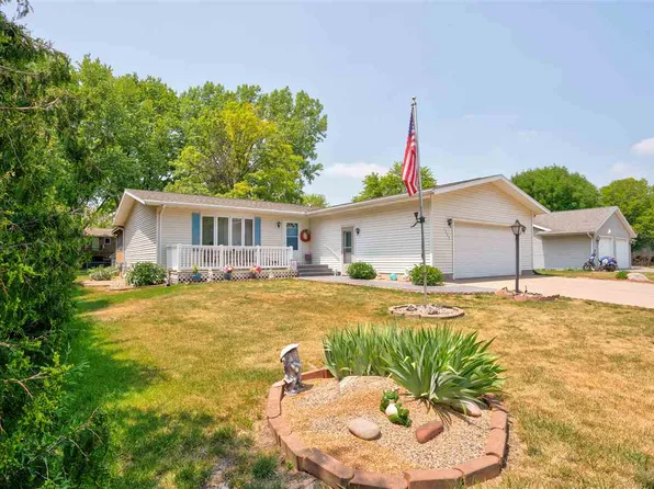 1509 N 3rd Ave, Washington, IA 52353
