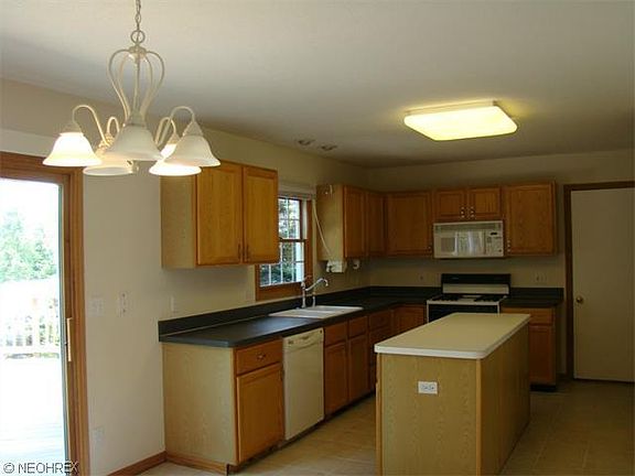 3rd image of 900 Brookfield Dr