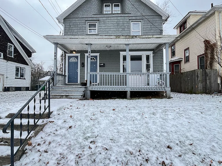 156 W Washington St #1 — Photo 1