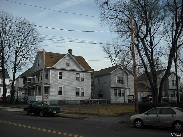 2nd image of 2287 Barnum Ave