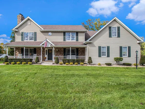 60811 Whispering Hills Dr, South Bend, IN 46614