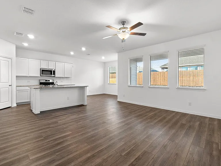 764 Hawthorn St — Photo 10