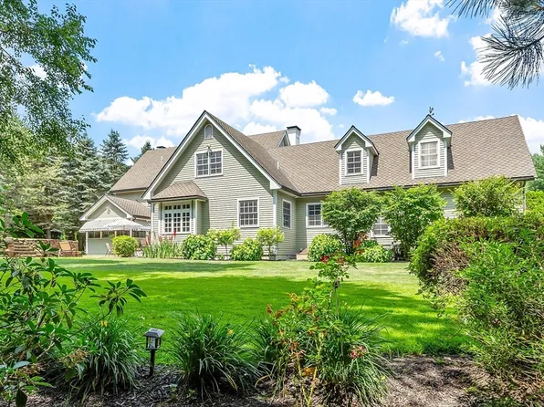 20 Hillery Rd, Leominster, MA 01453