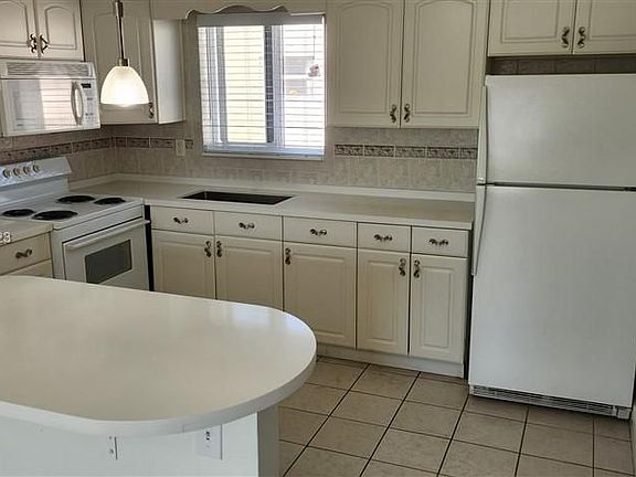 4th image of 2601 NE 1st St APT 18