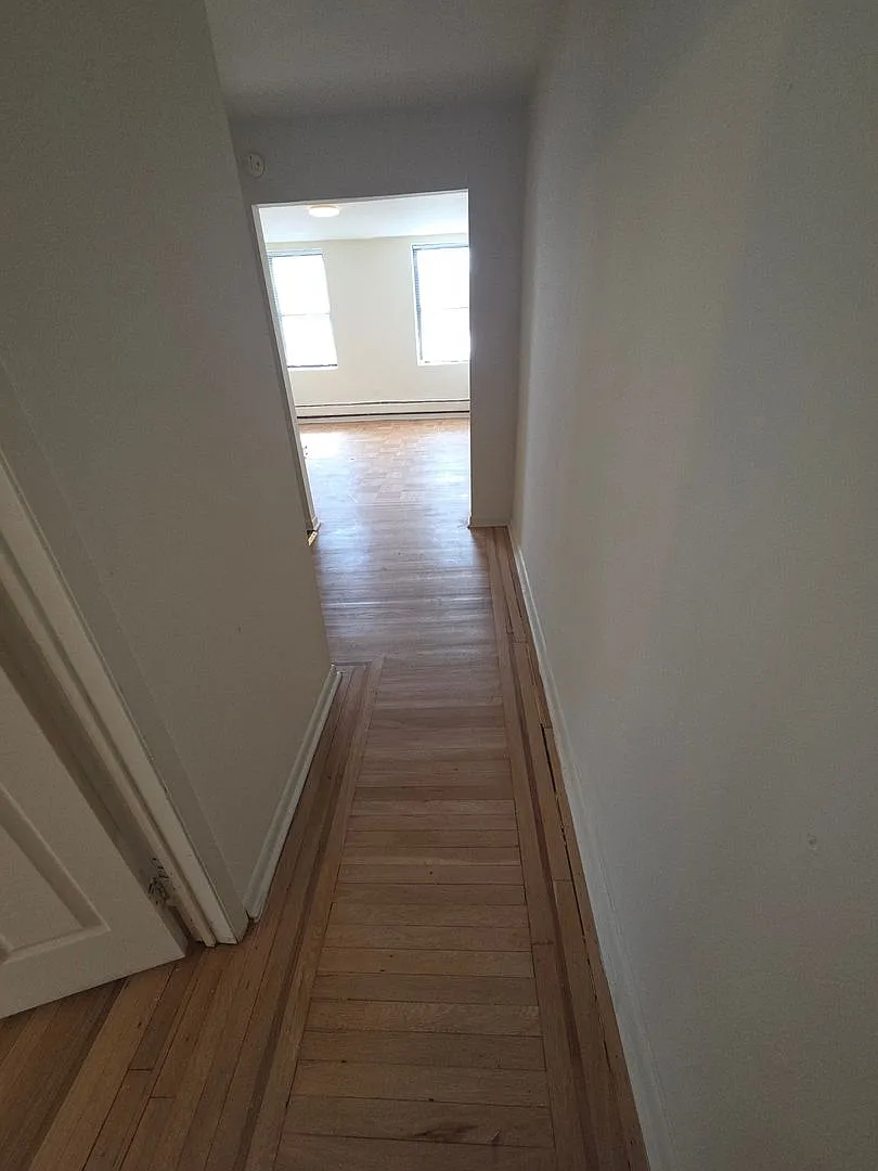 100 - 100 Beacon Avenue Realty Assoc Lp — Photo 2