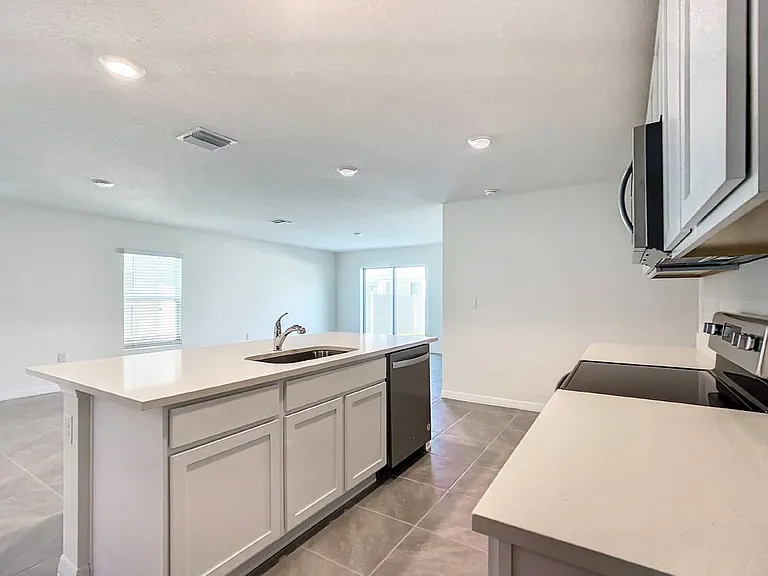 8656 SW 45th Ct — Photo 10