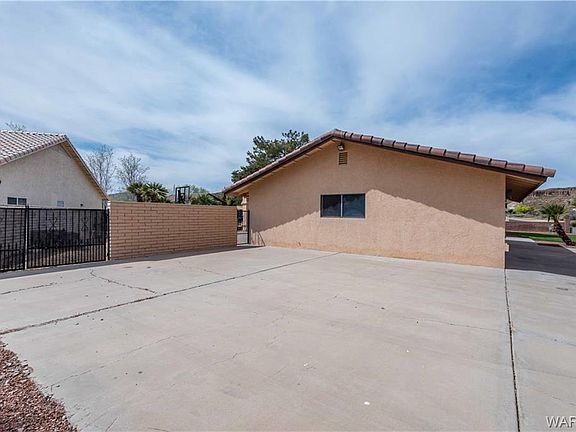 3rd image of 855 Country Club Dr