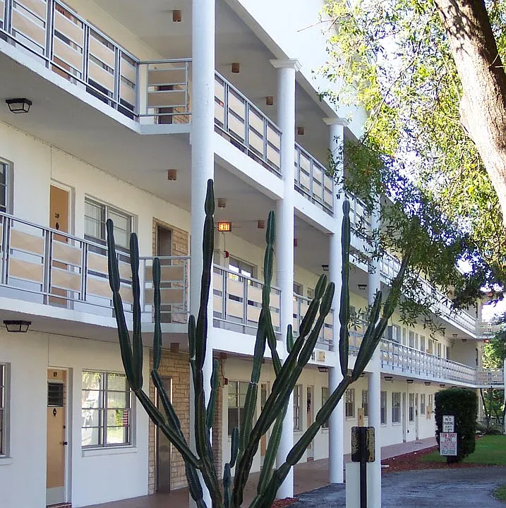 911 Washington Ave #118