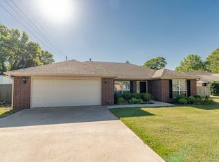 5703 Bryan St, Fayetteville, AR 72704