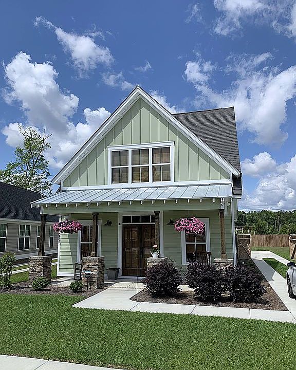 2nd image of 435 Gloria Ct