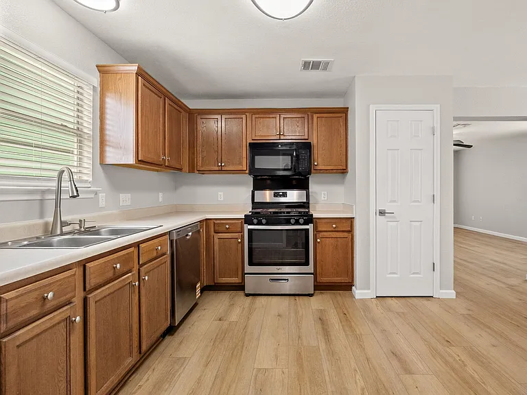1429 Davis Mountain Loop — Photo 13