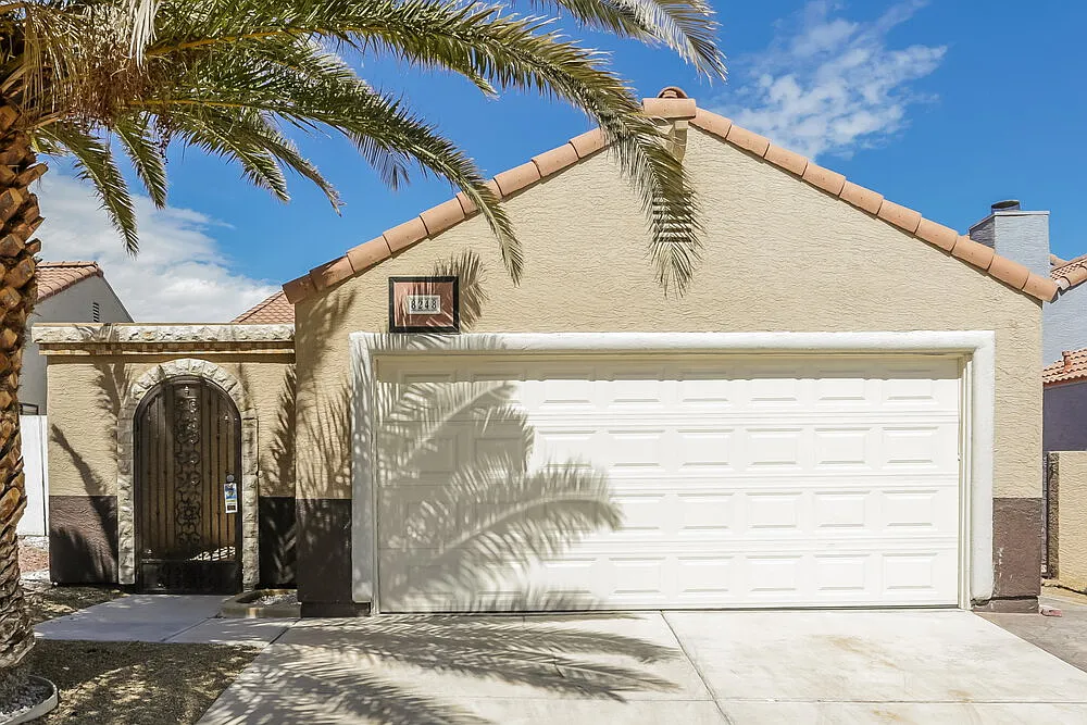3 bed, 2.0 bath, 1297 sqft, $1,990 — Photo 1