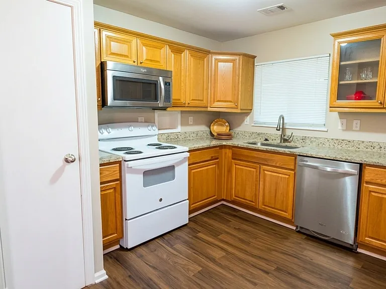 3920 Spanish Oak Dr — Photo 6
