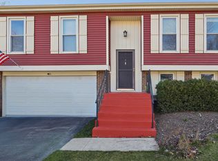 595 Stafford Dr, Roselle, IL 60172