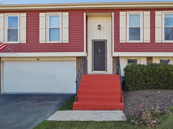 595 Stafford Dr, Roselle, IL 60172