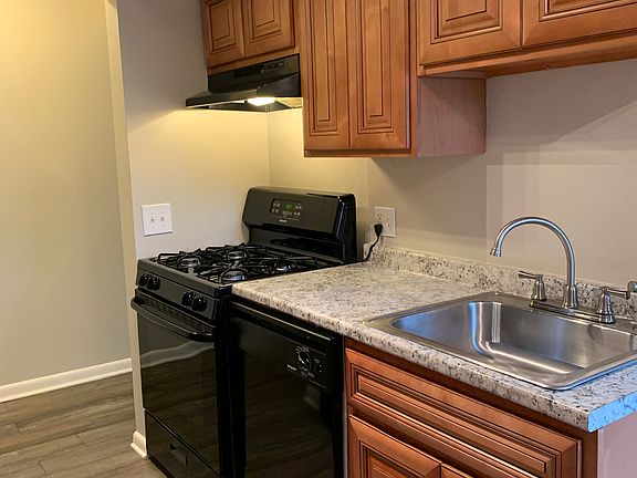 3rd image of 2702 Industrial Dr #210